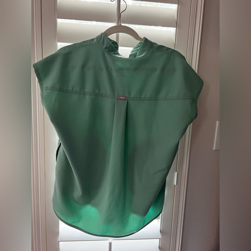 Limited edition Jade FIGS scrubs - Picture 4 of 6